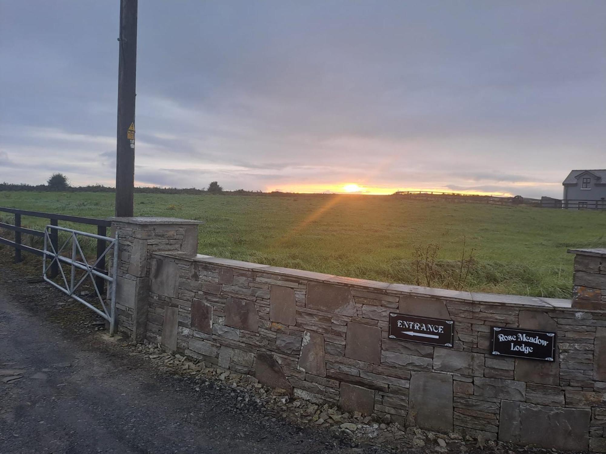Rose Meadow Lodge Liscannor Exterior photo